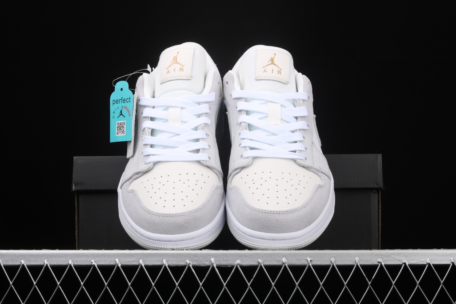 Jordan 1 Low Paris CV3043-100