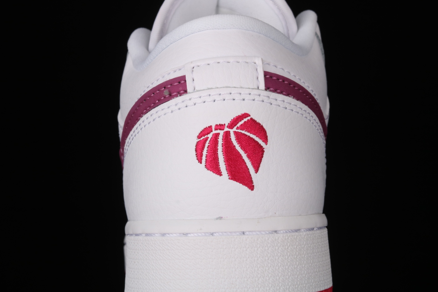 Jordan 1 Low White True Berry (GS) 554723-161