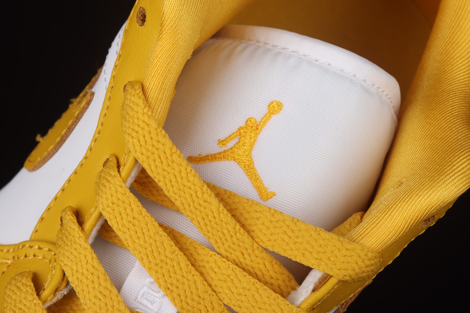 Jordan 1 Low White Pollen (GS) 553560-171