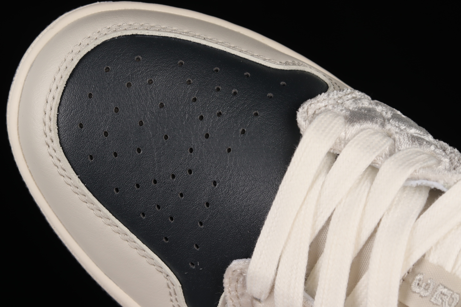 Jordan 1 Low Beaded Swoosh DV1762-001