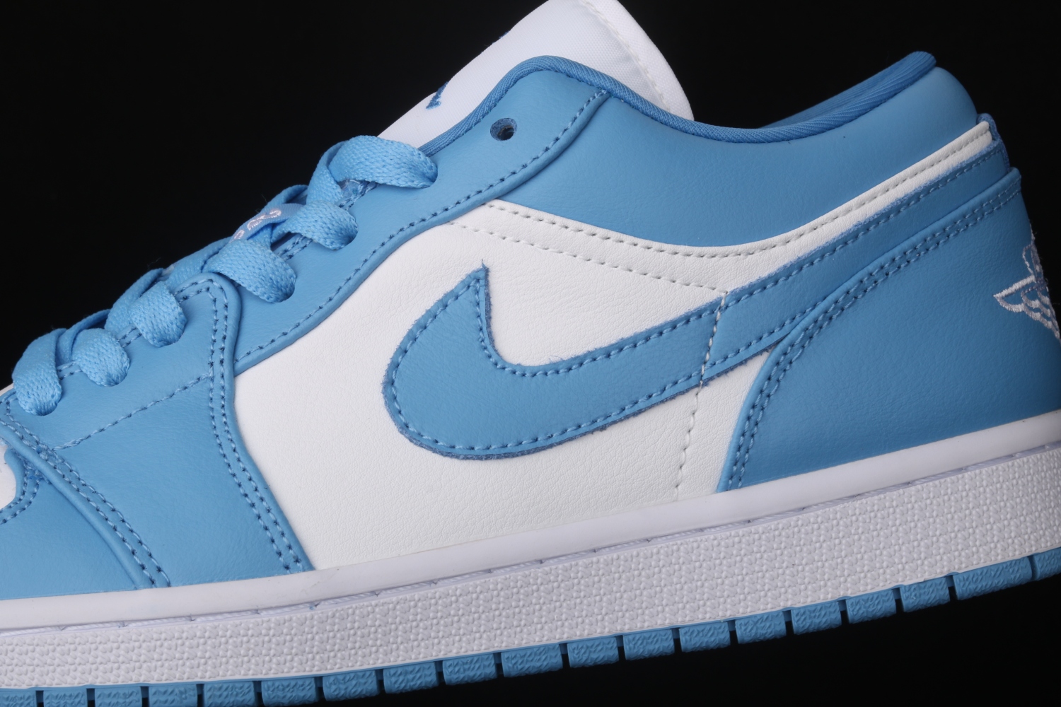 Jordan 1 Low UNC (W) AO9944-441