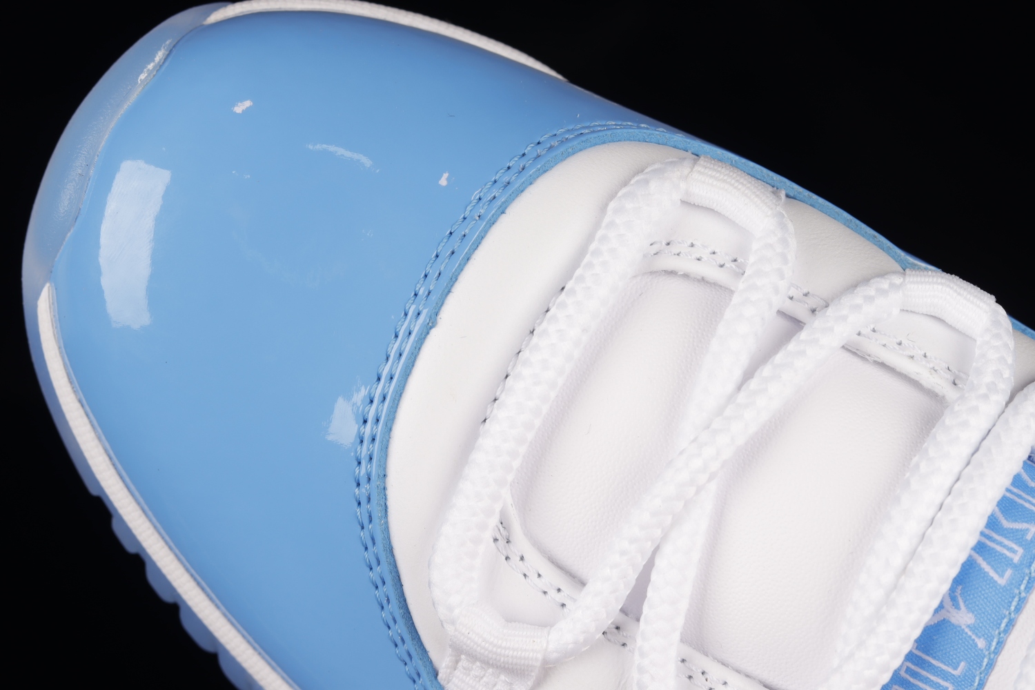 Jordan 11 Retro Low University Blue (2017) 528895-106
