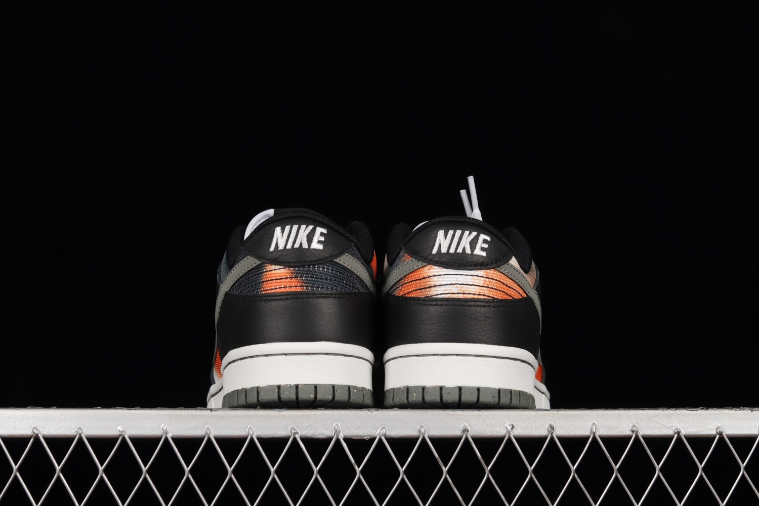 Nike Dunk Low Graffiti Black Red  DM0108-001