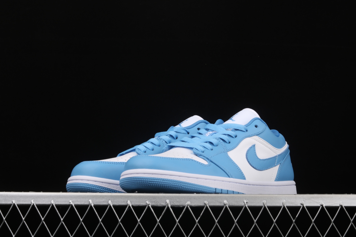 Jordan 1 Low UNC (W) AO9944-441