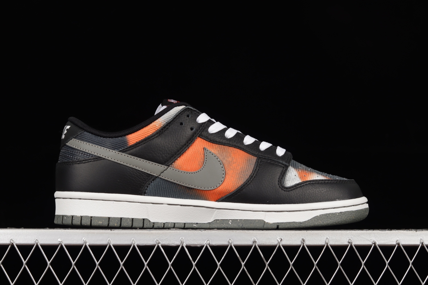 Nike Dunk Low Graffiti Black Red  DM0108-001