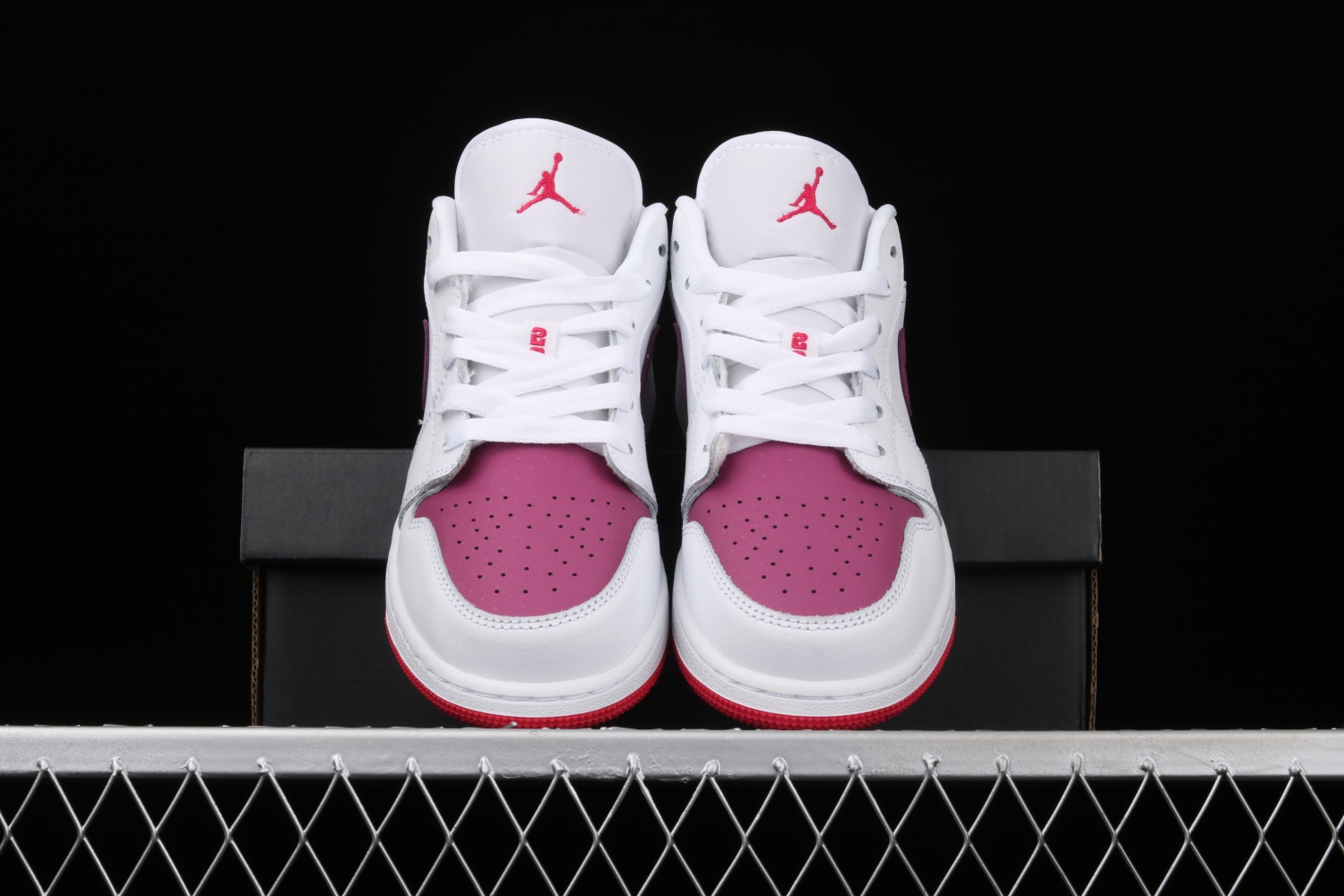 Jordan 1 Low White True Berry (GS) 554723-161
