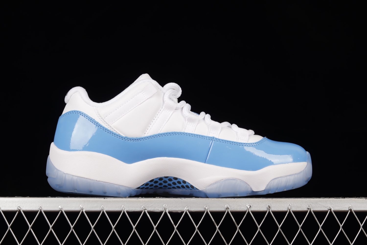 Jordan 11 Retro Low University Blue (2017) 528895-106