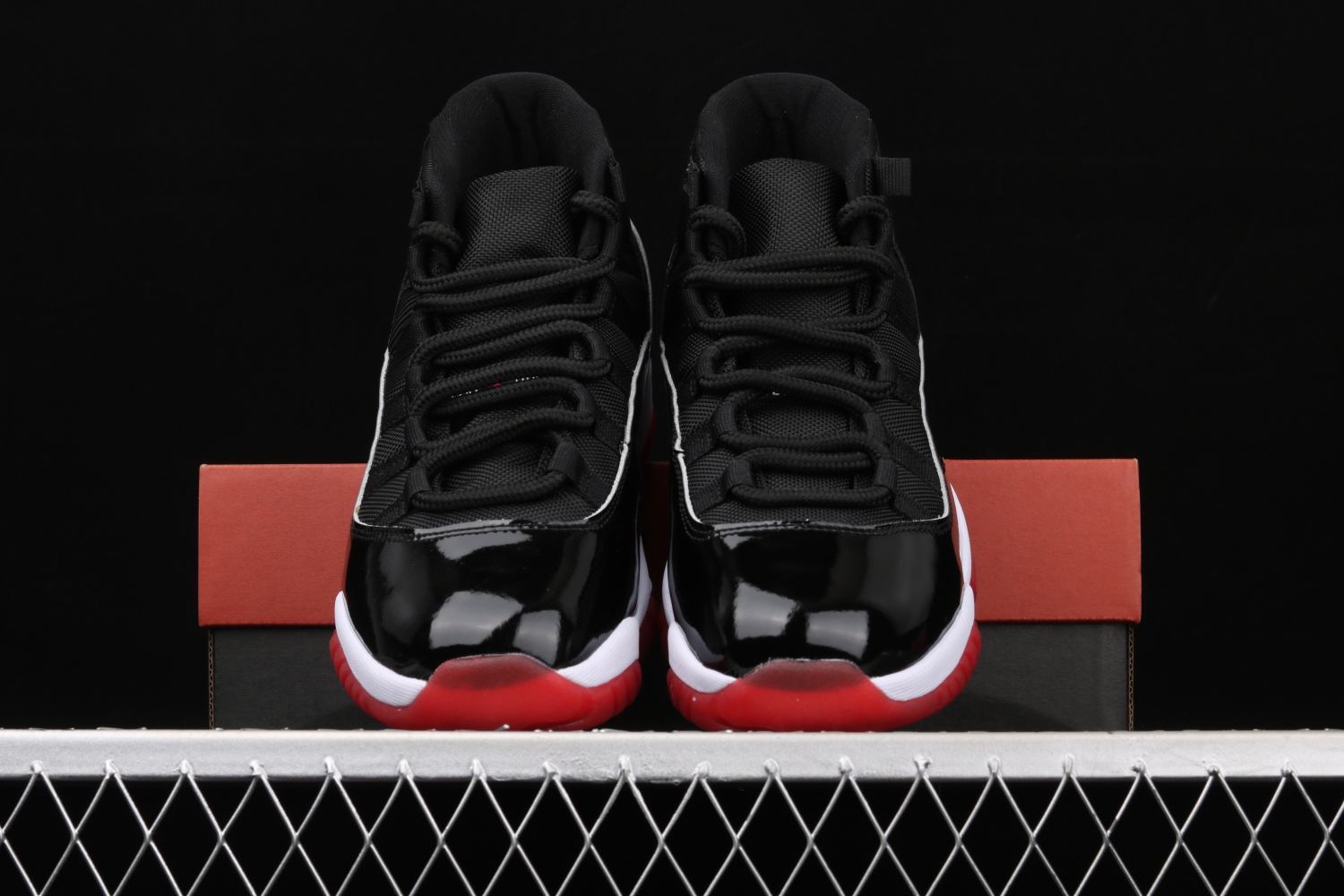 Jordan 11 Retro Playoffs Bred 2019 (GS) 378037-061