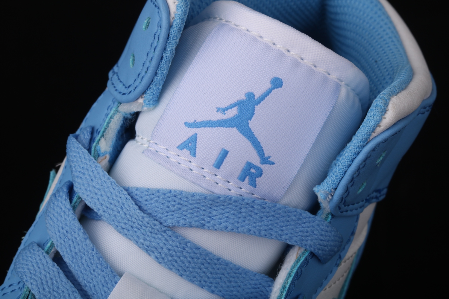 Jordan 1 Retro Mid UNC 554724-106