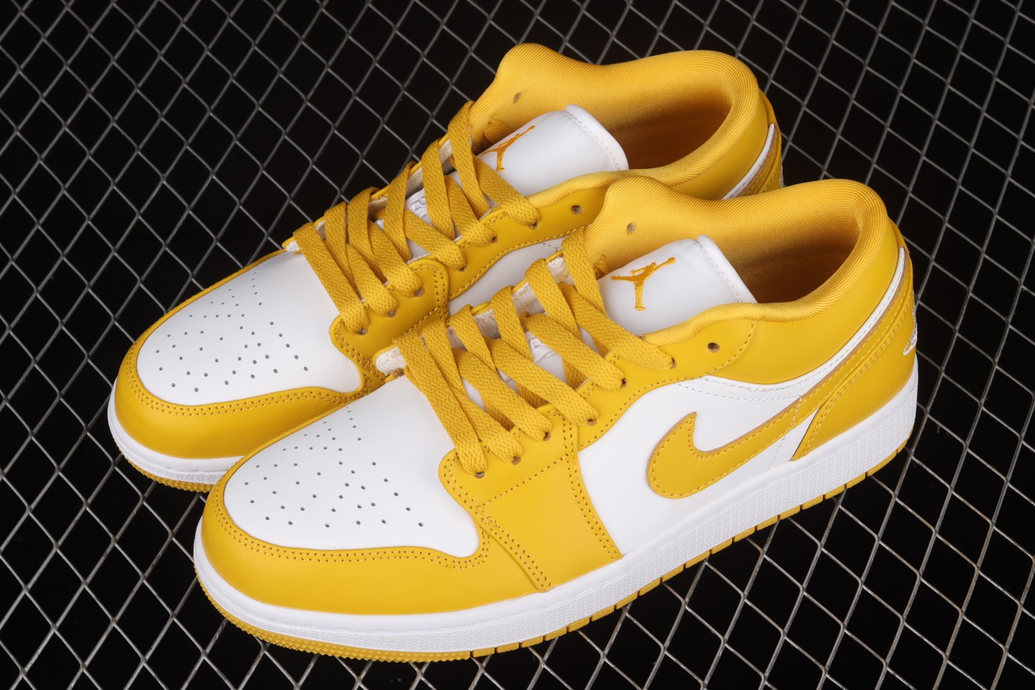 Jordan 1 Low White Pollen (GS) 553560-171