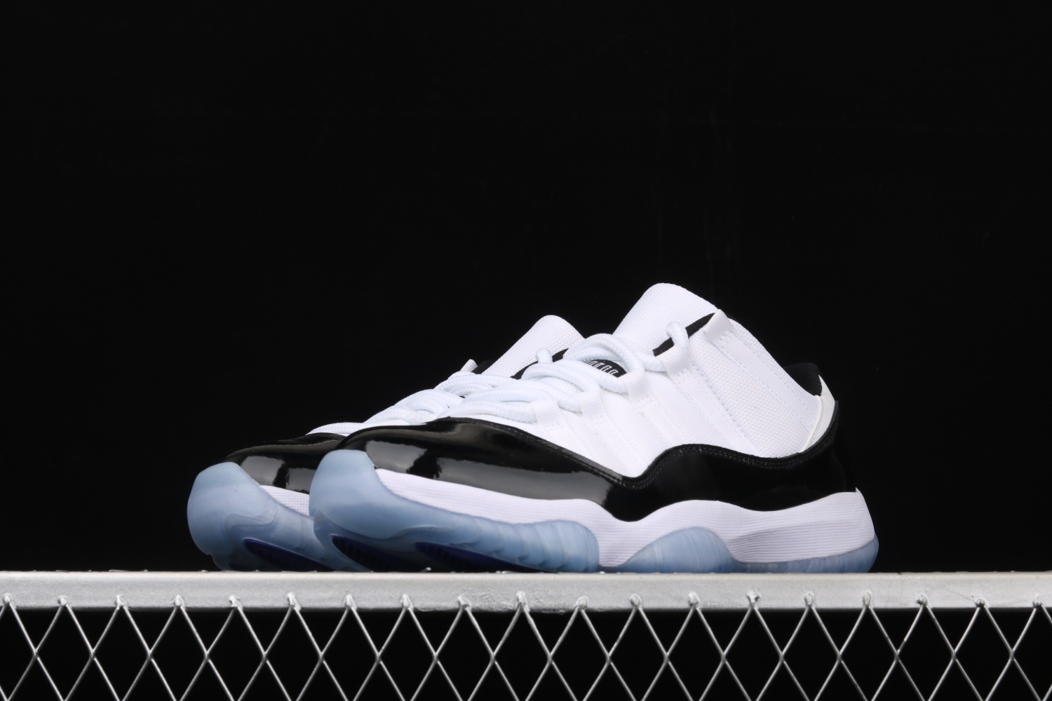 Jordan 11 Retro Low Concord  528895-153