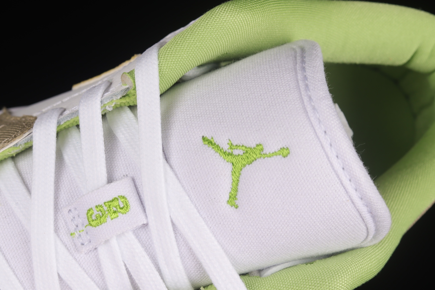 Jordan 1 Low Pastel Grind Vivid Green (GS) DJ0341-100