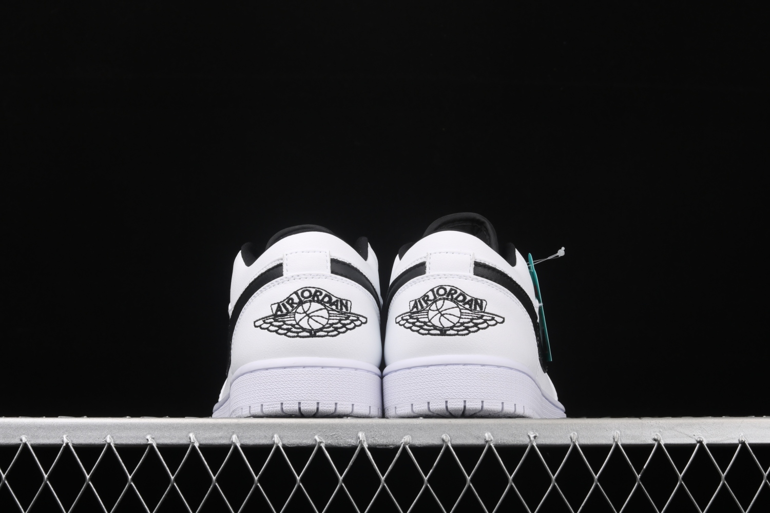 Jordan 1 Low White Black (GS) 553560-103