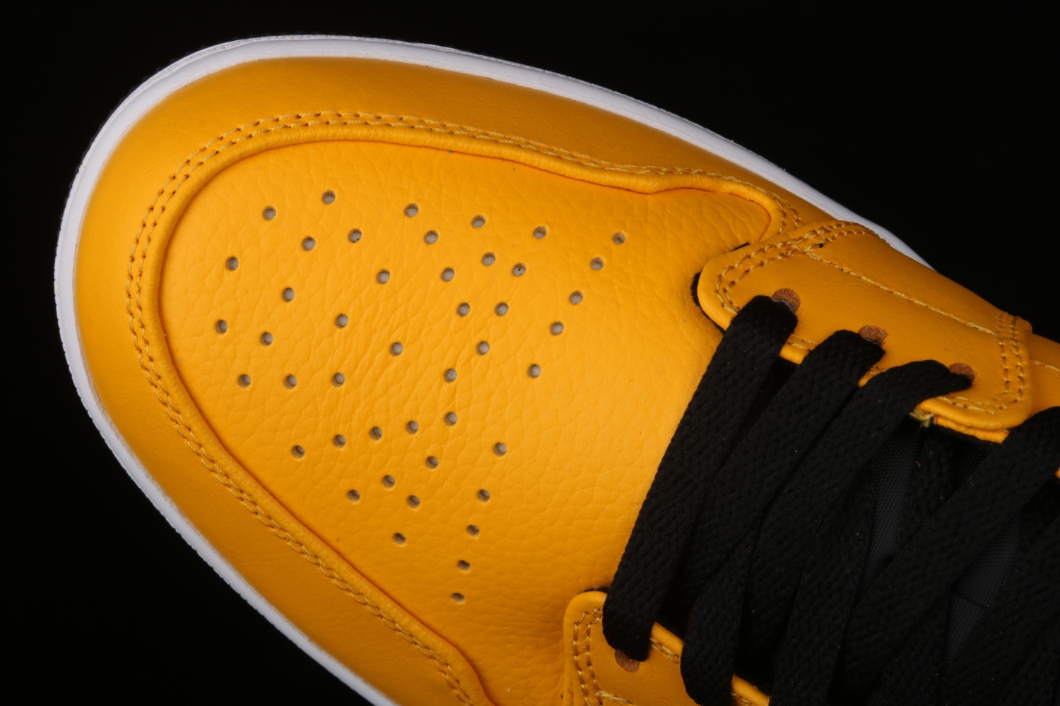 Jordan 1 Low University Gold 553558-700
