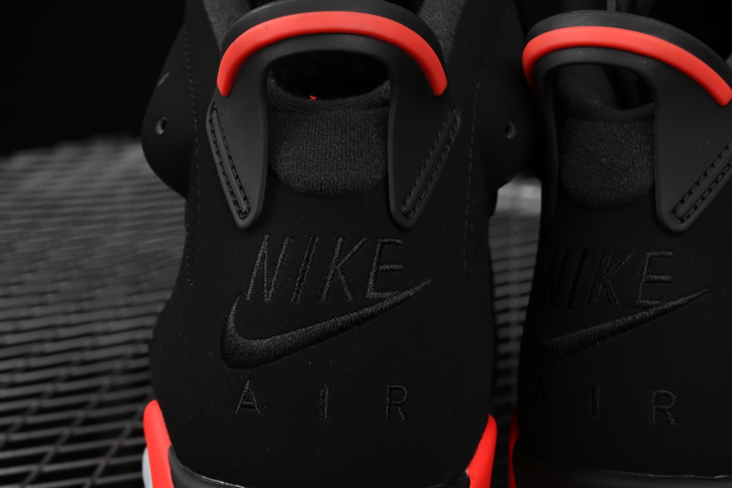 Jordan 6 Retro Black Infrared (2019) 384664-060