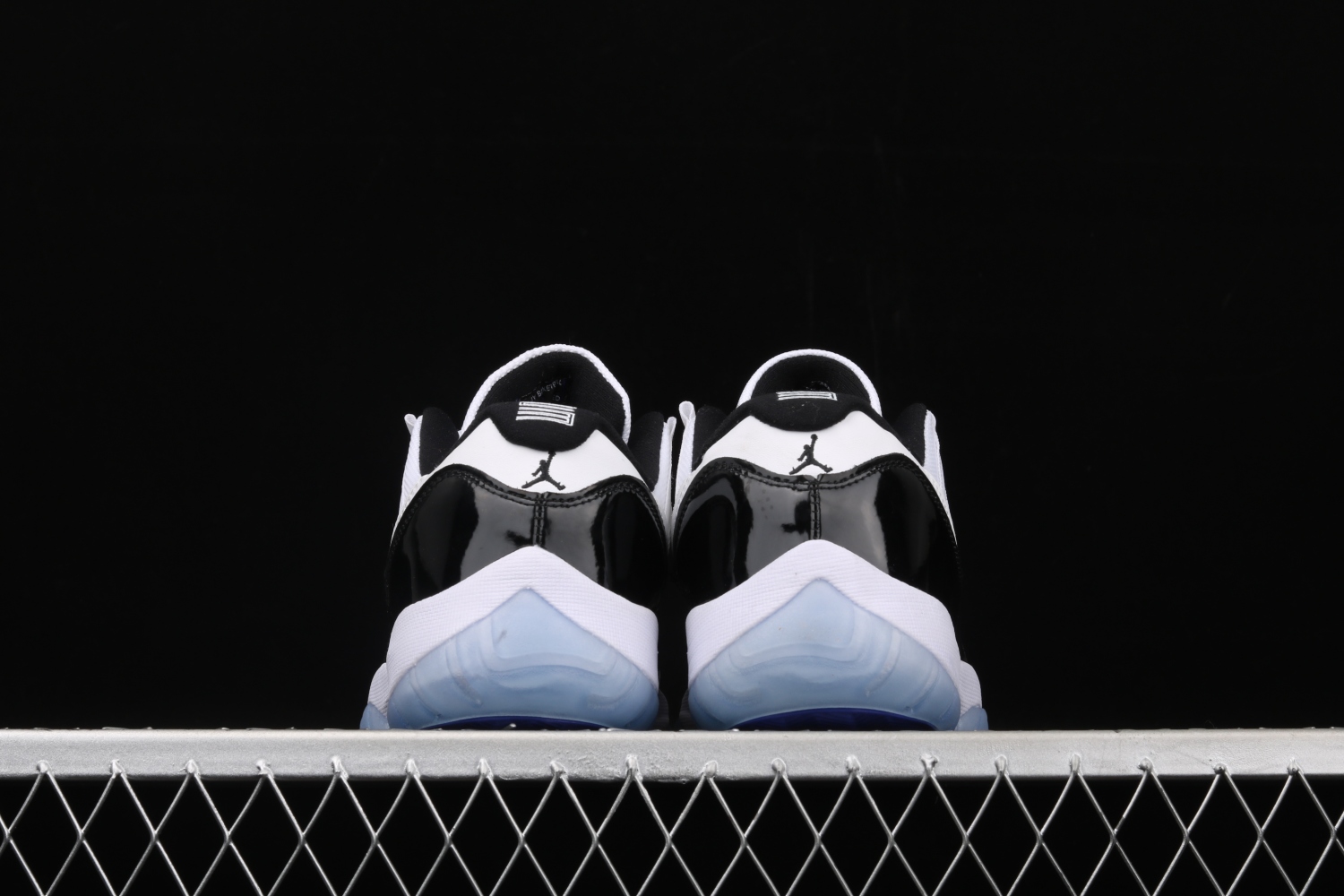Jordan 11 Retro Low Concord  528895-153