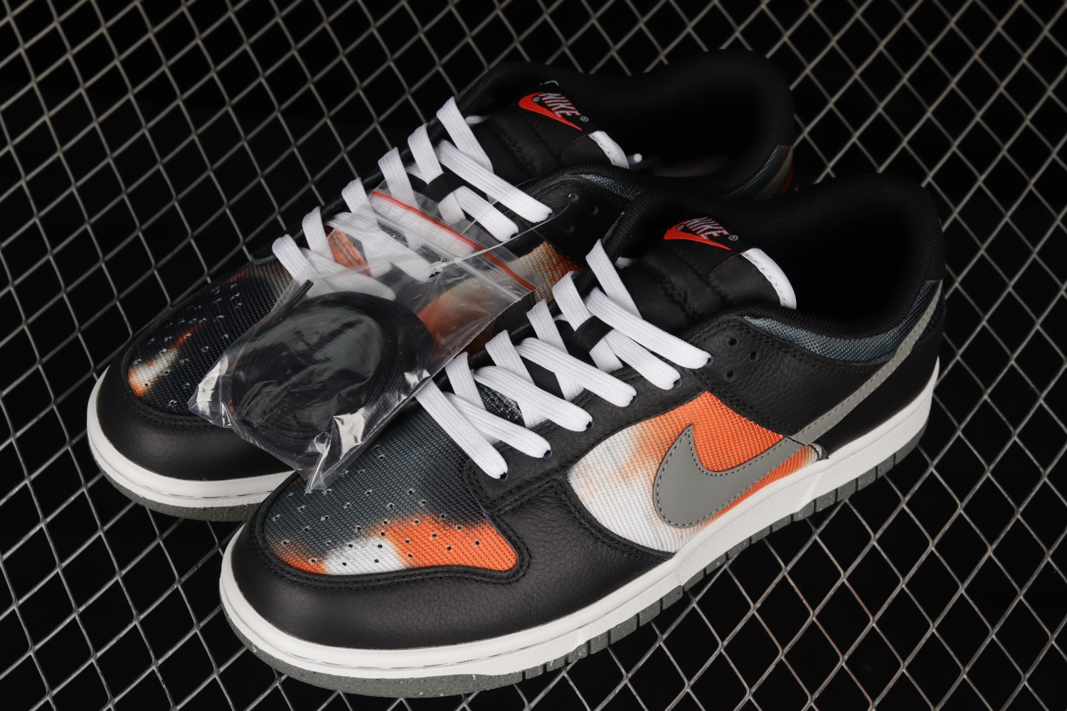 Nike Dunk Low Graffiti Black Red  DM0108-001