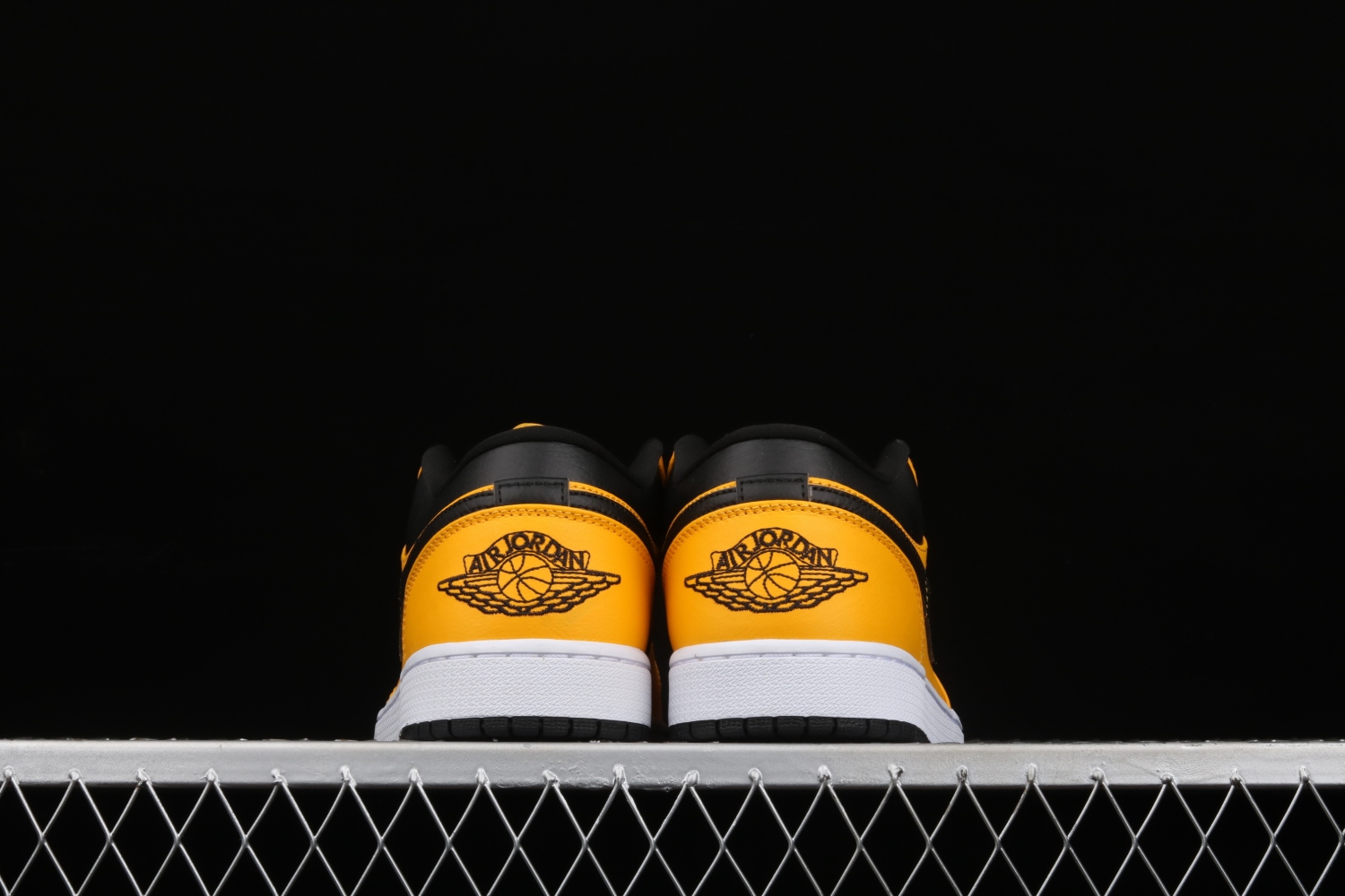 Jordan 1 Low University Gold 553558-700