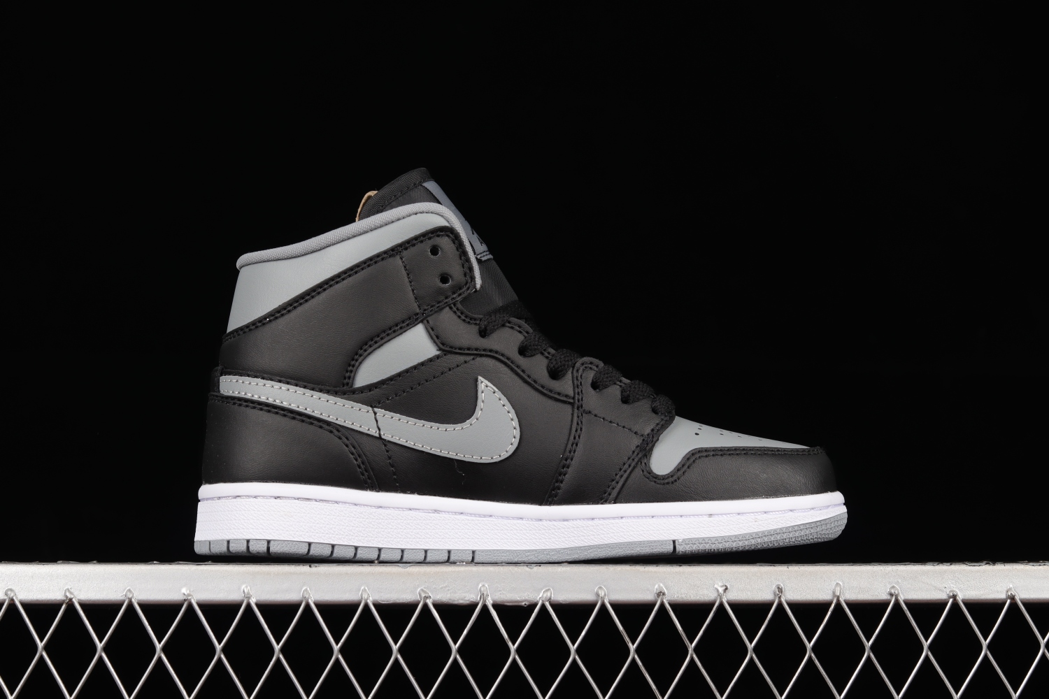 Jordan 1 Mid Shadow (W) BQ6472-007