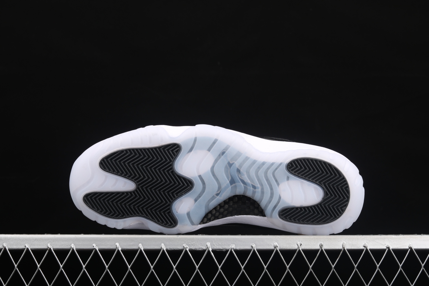 Jordan 11 Retro Low Barons 528895-010
