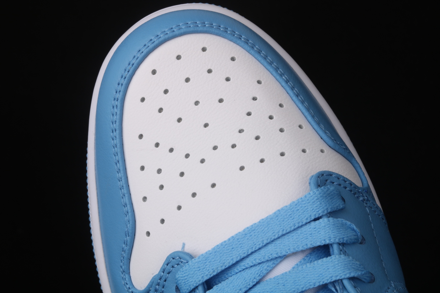 Jordan 1 Low UNC (W) AO9944-441