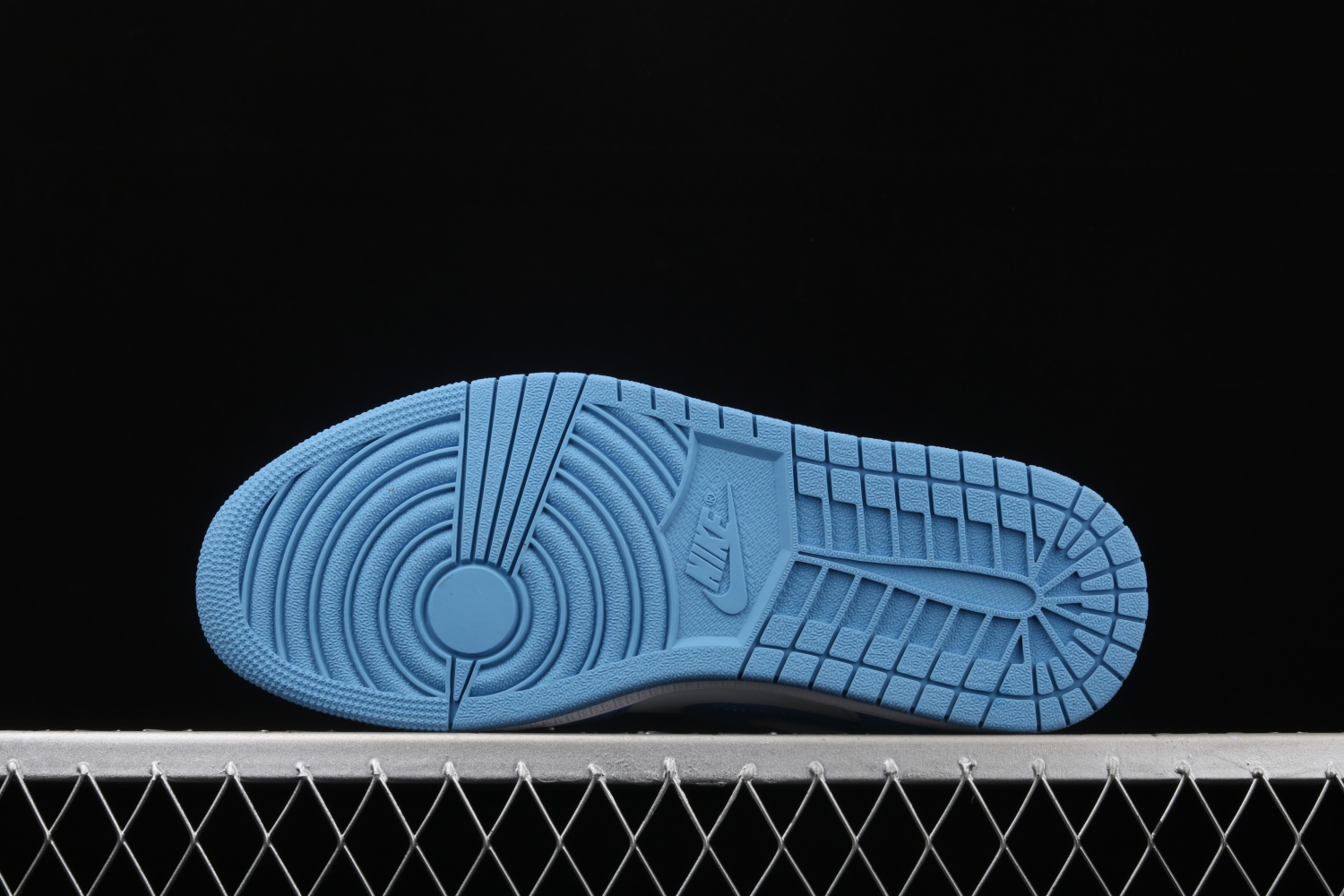 Jordan 1 Low UNC (W) AO9944-441