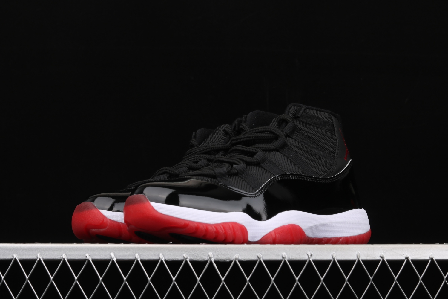 Jordan 11 Retro Playoffs Bred 2019 (GS) 378037-061