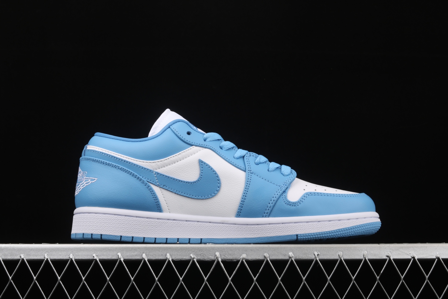 Jordan 1 Low UNC (W) AO9944-441
