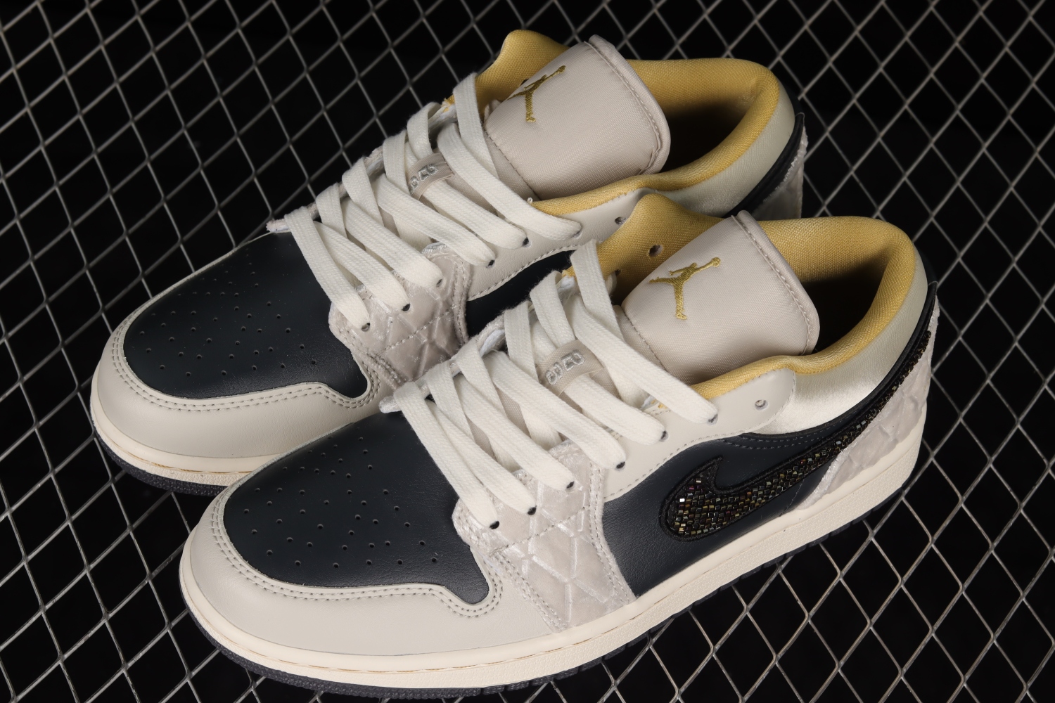 Jordan 1 Low Beaded Swoosh DV1762-001