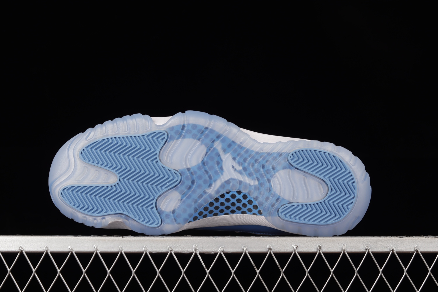 Jordan 11 Retro Low University Blue (2017) 528895-106