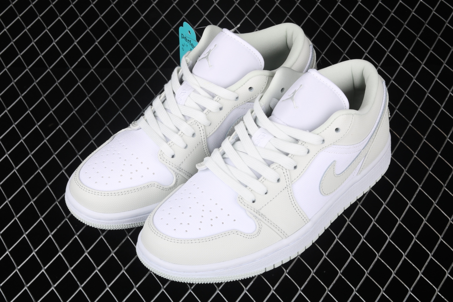 Jordan 1 Low Spruce Aura (W) CW1381-003