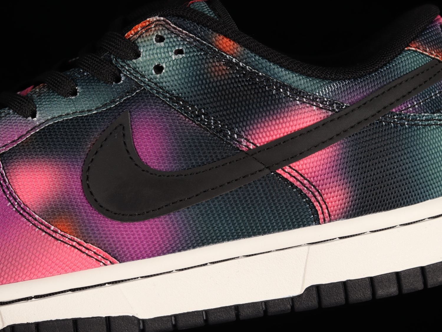 Nike Dunk Low Graffiti Pink DM0108-002
