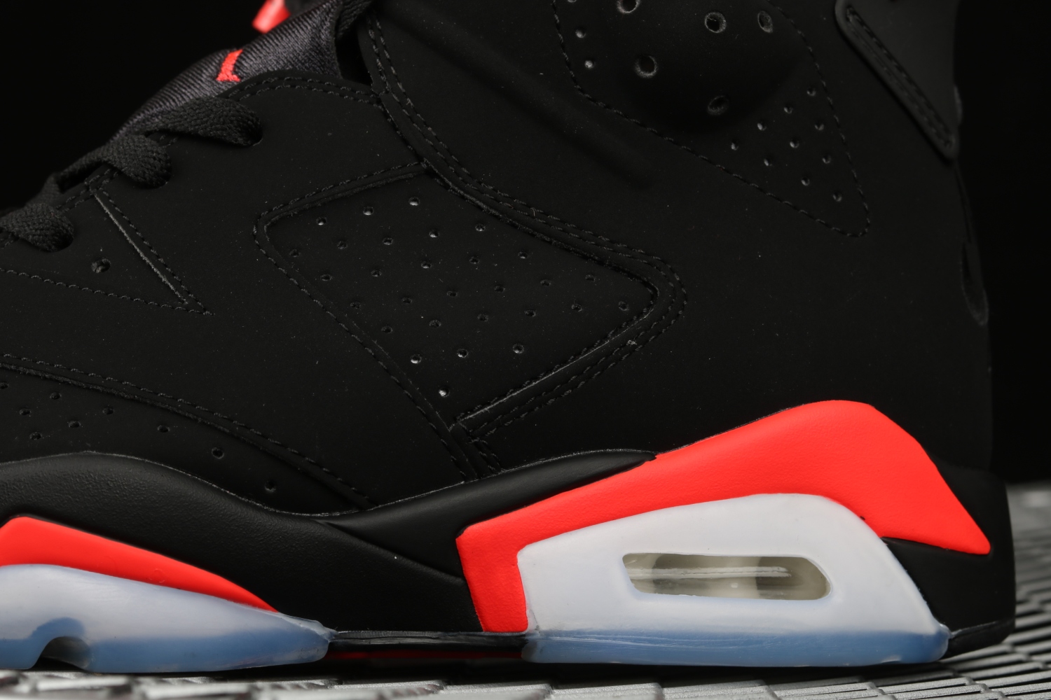 Jordan 6 Retro Black Infrared (2019) 384664-060