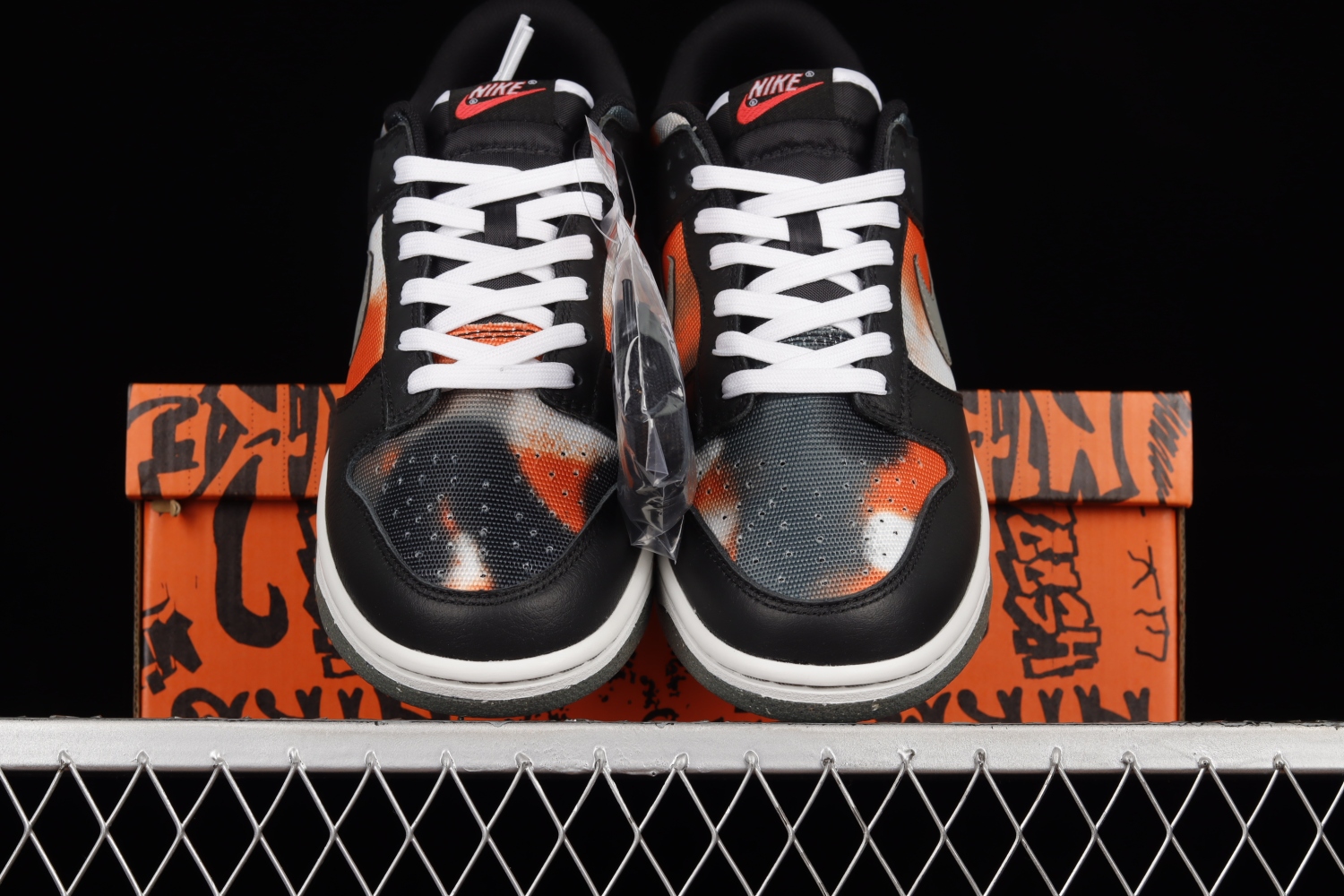 Nike Dunk Low Graffiti Black Red  DM0108-001