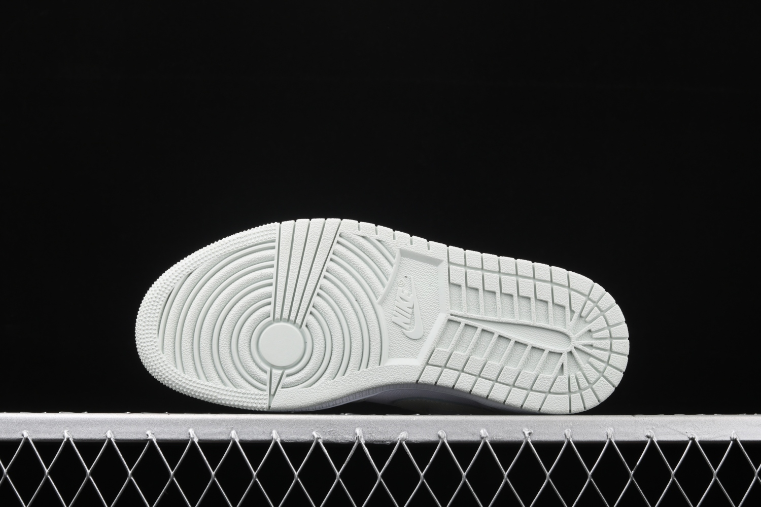 Jordan 1 Low Spruce Aura (W) CW1381-003