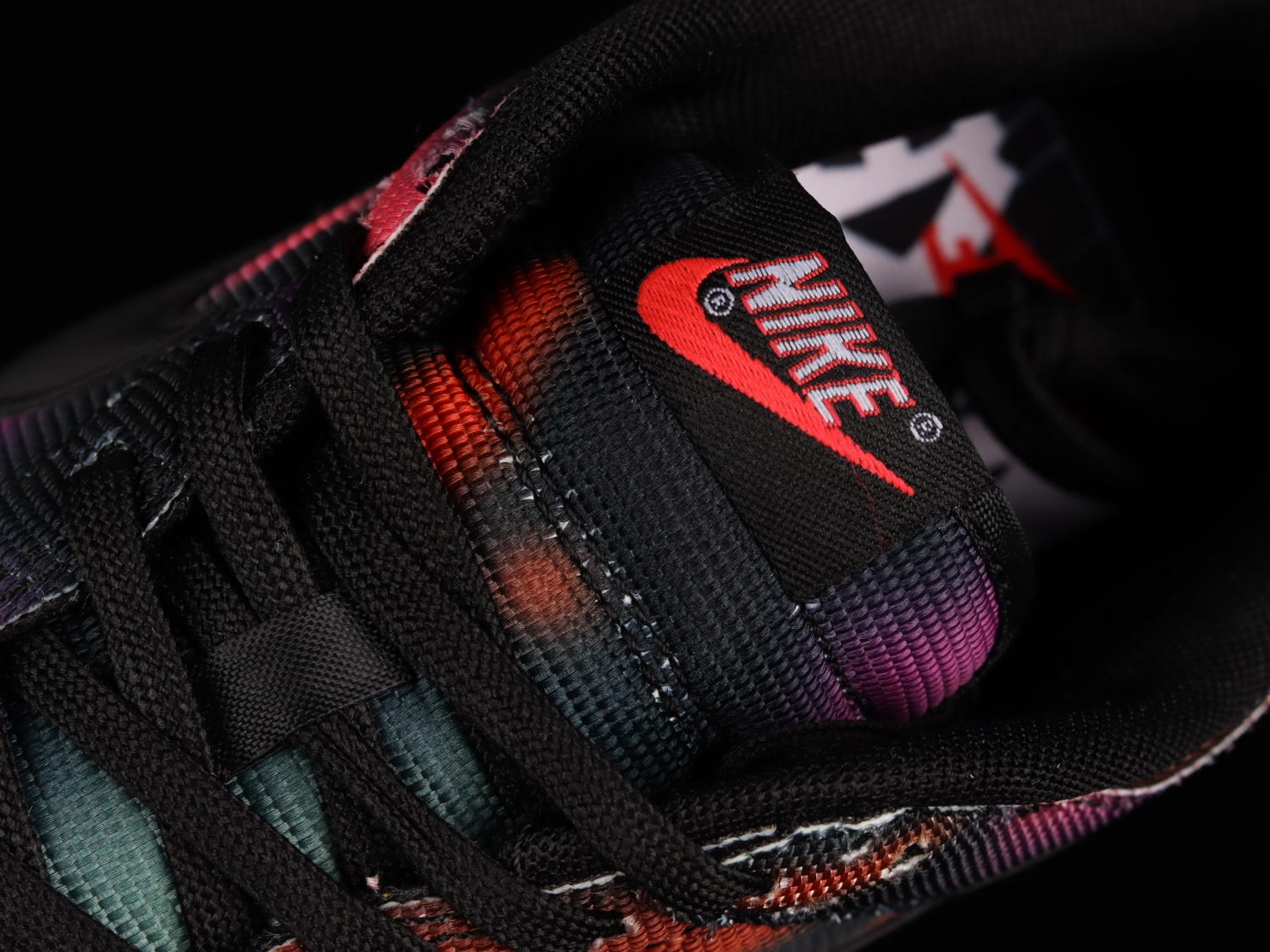 Nike Dunk Low Graffiti Pink DM0108-002