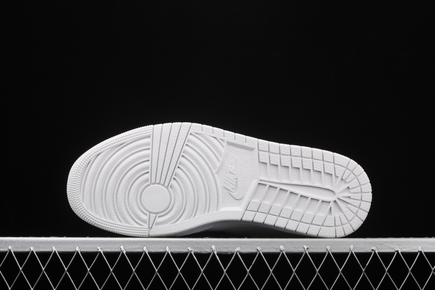 Jordan 1 Low Paris CV3043-100