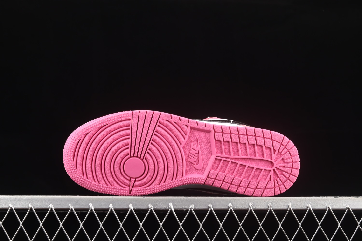 Jordan 1 Low Pink Red (GS) 553560-162