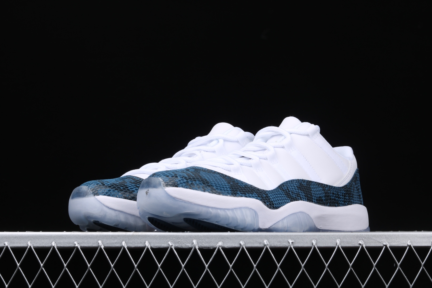 Jordan 11 Retro Low Snake Navy (2019) CD6846-102
