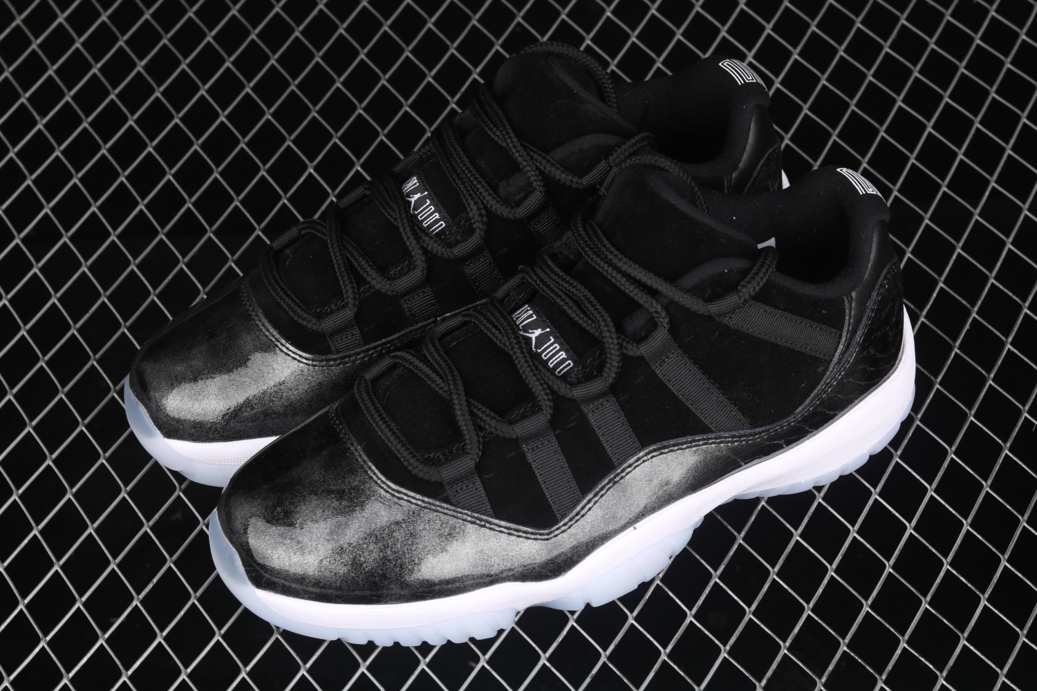 Jordan 11 Retro Low Barons 528895-010