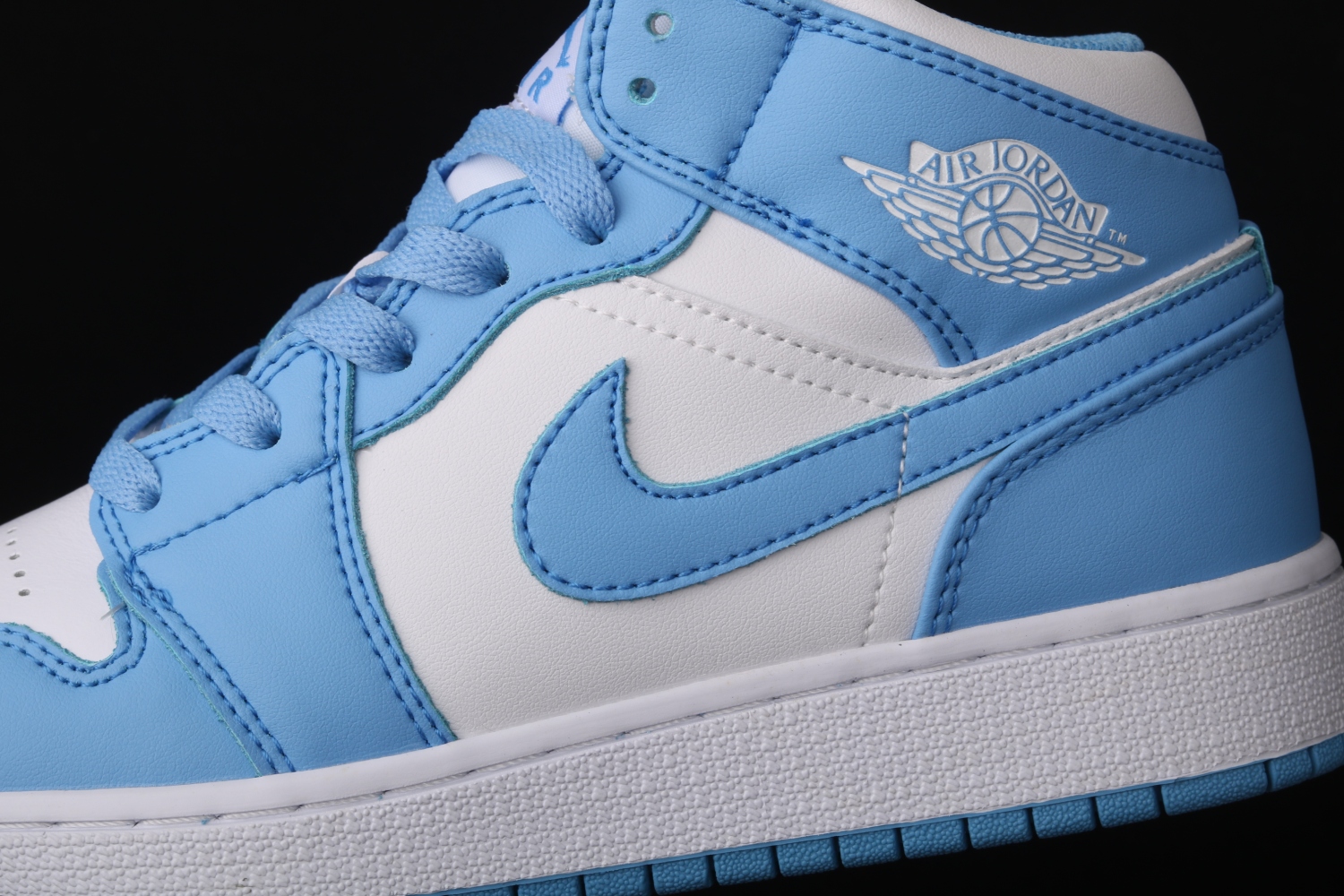 Jordan 1 Retro Mid UNC 554724-106