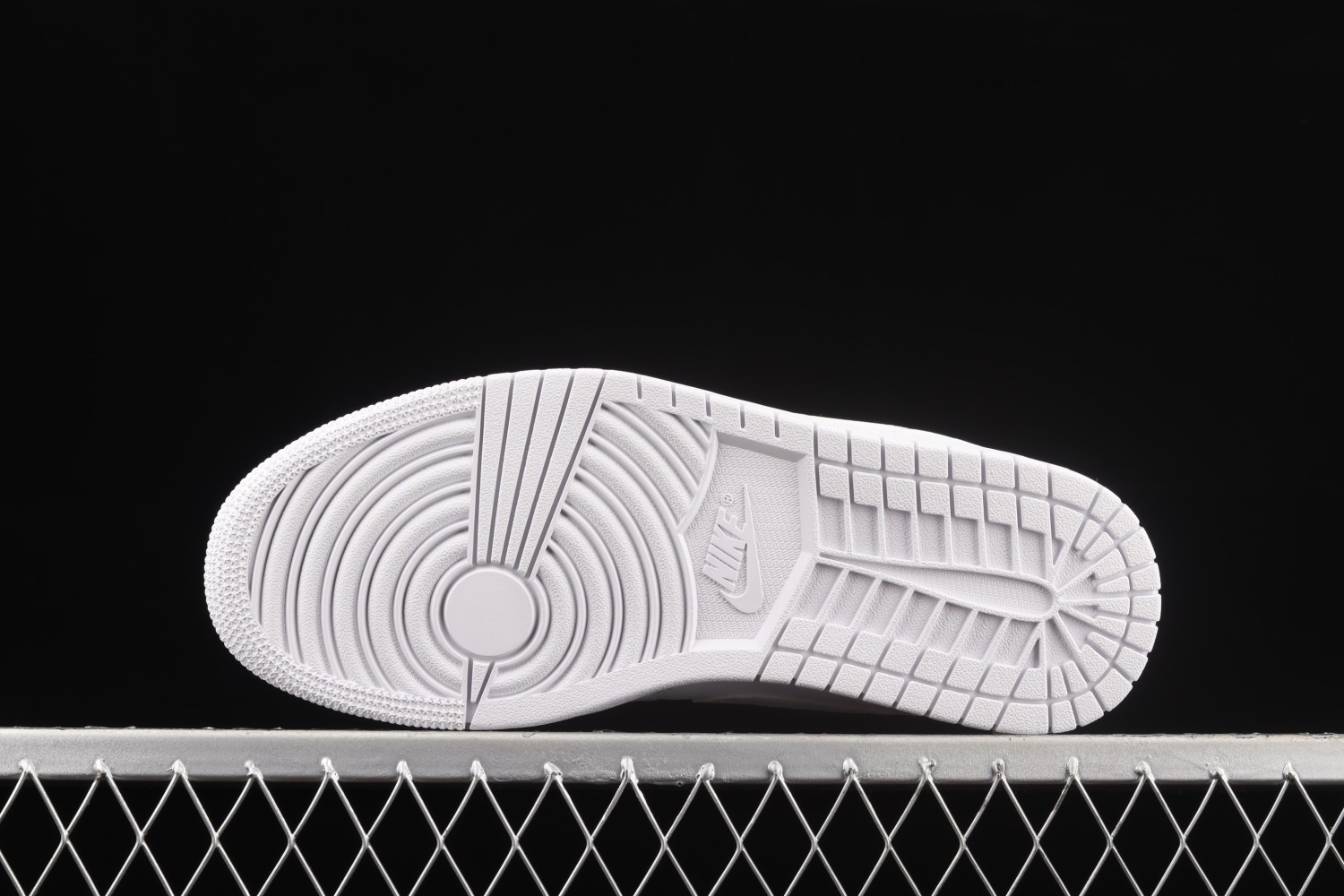 Jordan 1 Low Triple White Tumbled Leather 553558-130