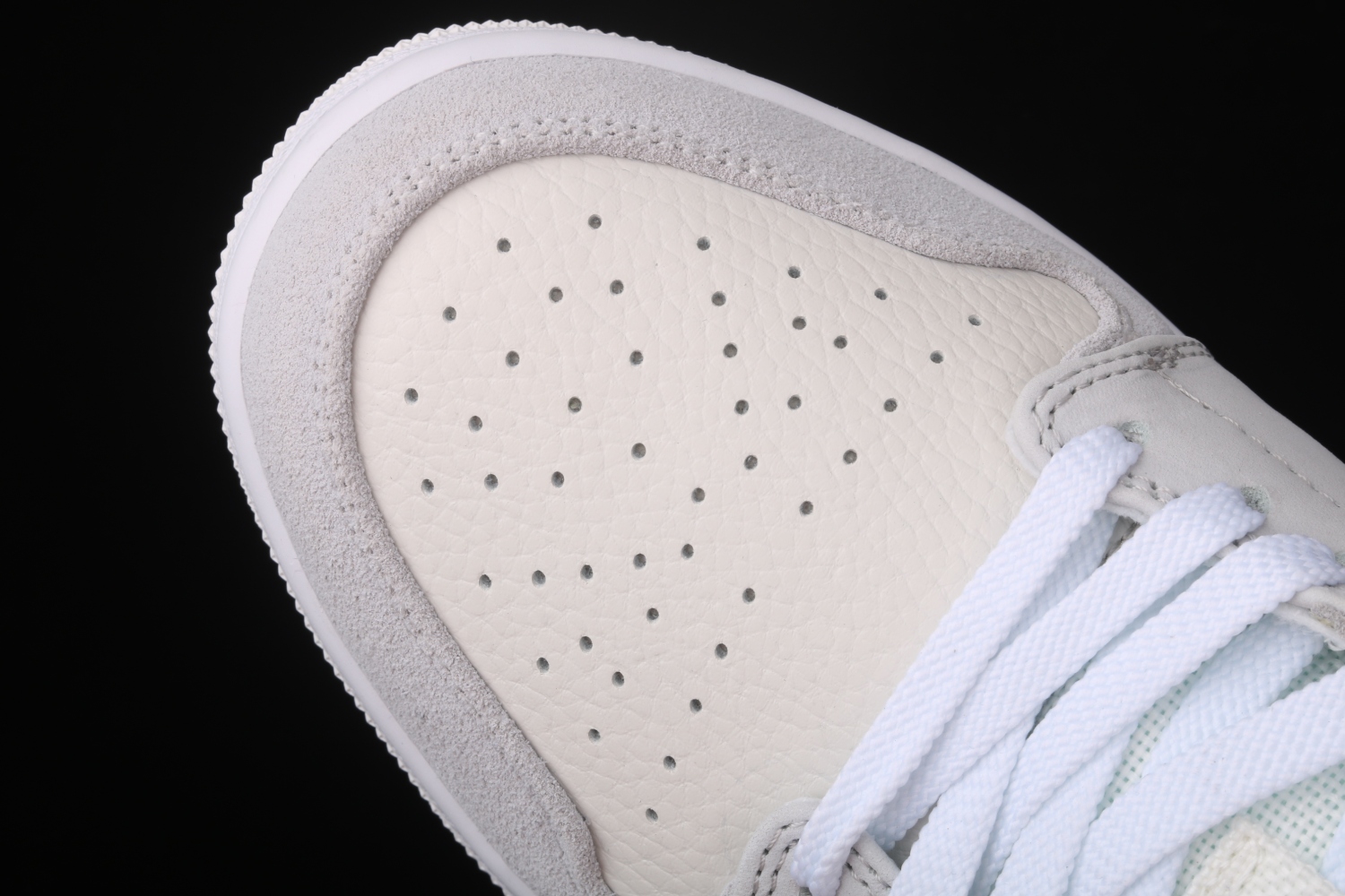 Jordan 1 Low Paris CV3043-100