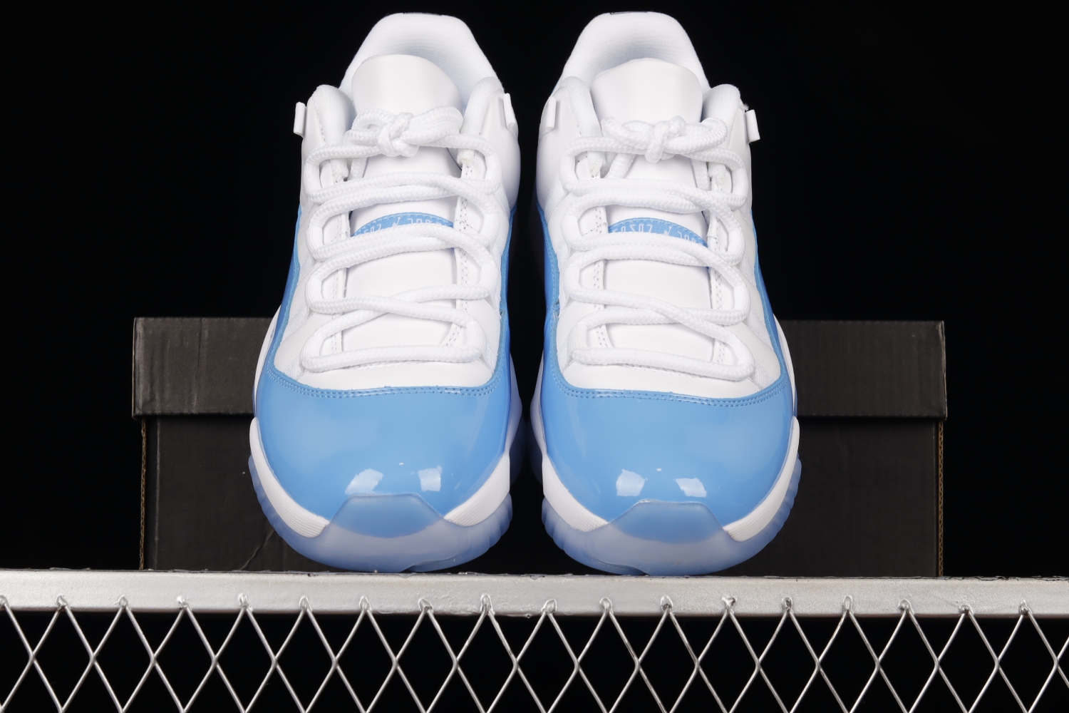 Jordan 11 Retro Low University Blue (2017) 528895-106
