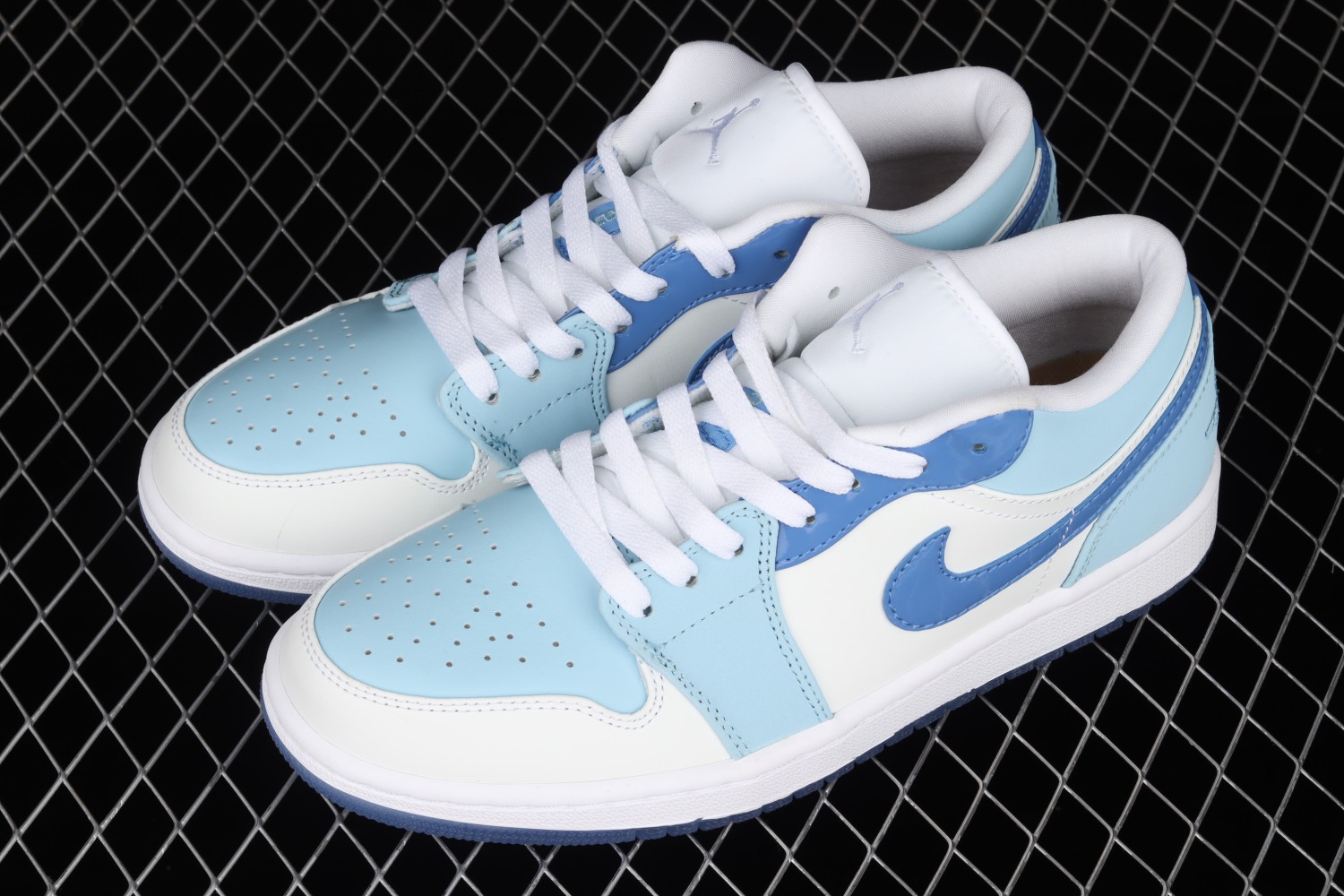 Jordan 1 Low SE Mighty Swooshers DM5442-040
