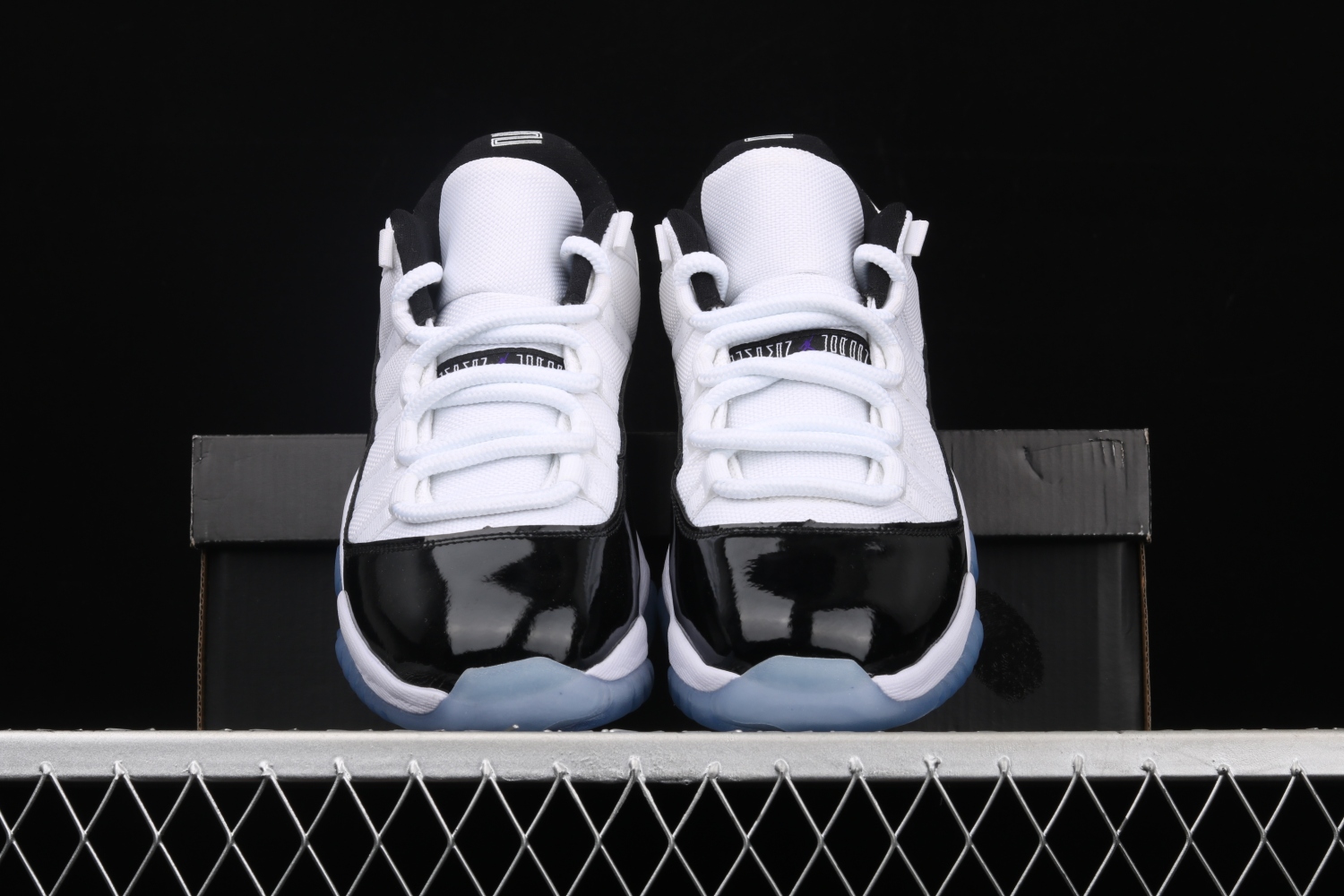 Jordan 11 Retro Low Concord  528895-153