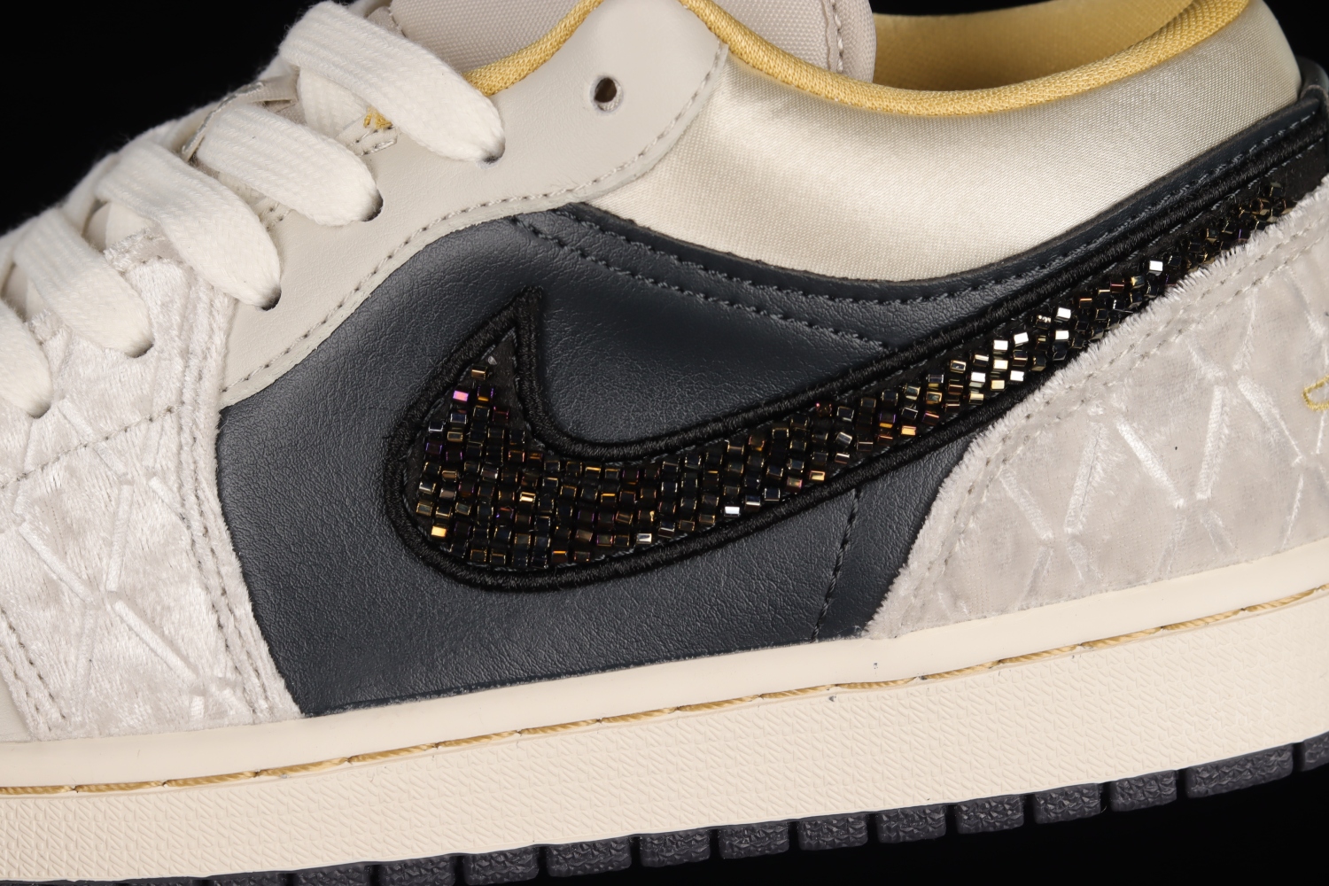 Jordan 1 Low Beaded Swoosh DV1762-001