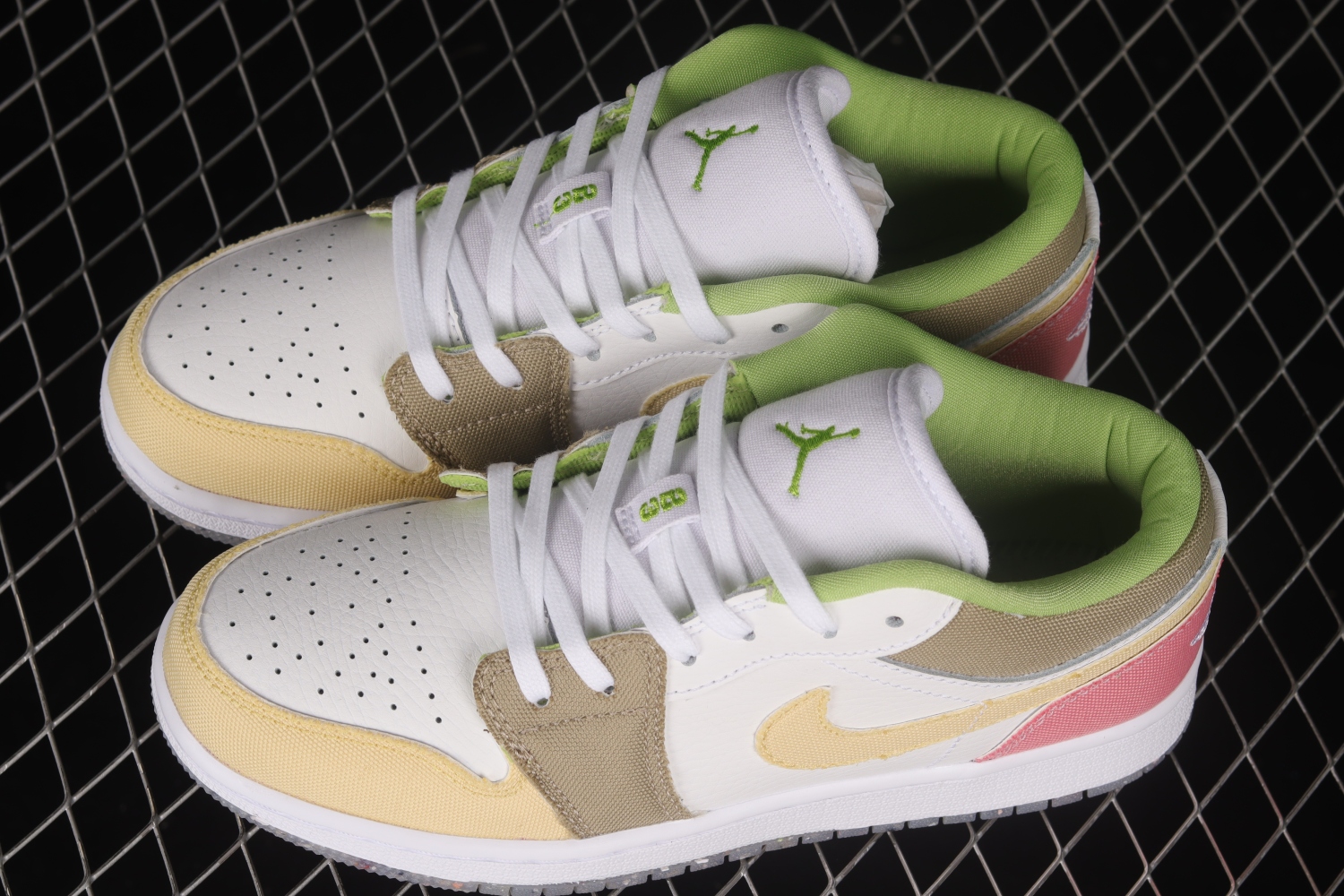 Jordan 1 Low Pastel Grind Vivid Green (GS) DJ0341-100