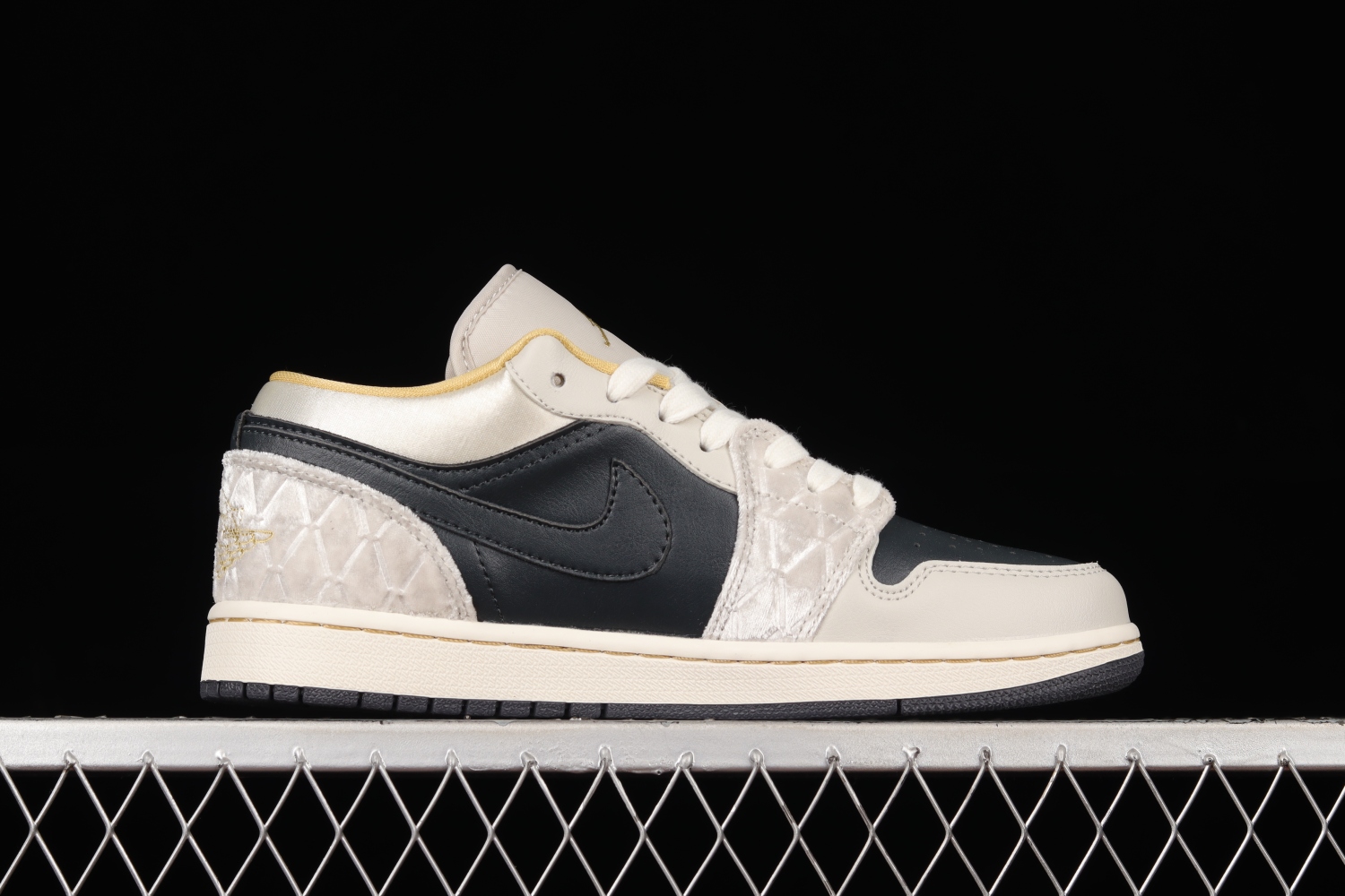 Jordan 1 Low Beaded Swoosh DV1762-001