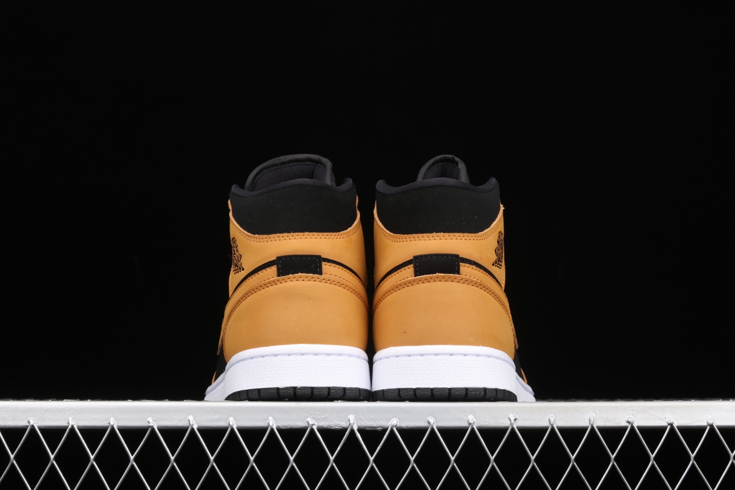 Jordan 1 Mid Desert Ochre (W) DB5453-700
